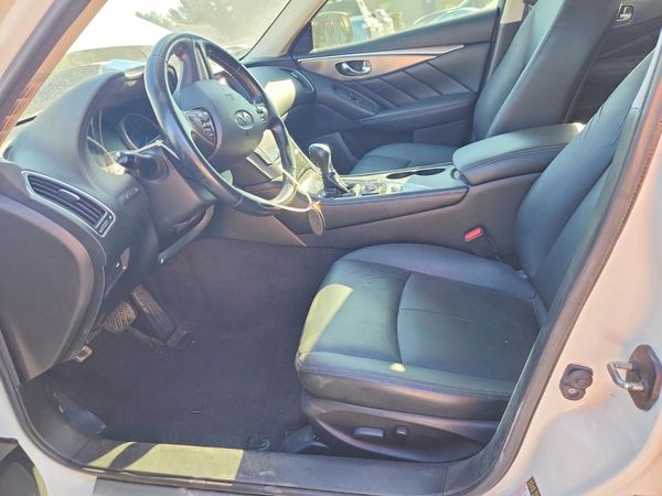 2015 INFINITI Q50 — DENT