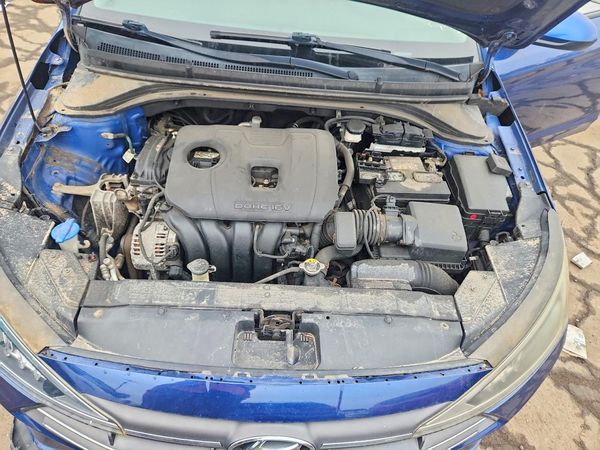 2020 HYUNDAI ELANTRA — Engine bay