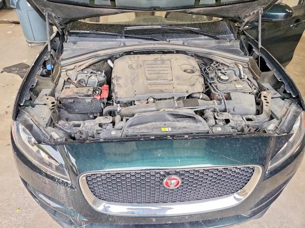 2018 JAGUAR F-PACE S — Engine bay