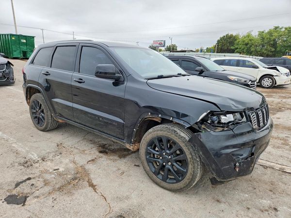 2019 JEEP GRAND CHEROKEE Laredo — Passenger 3/4