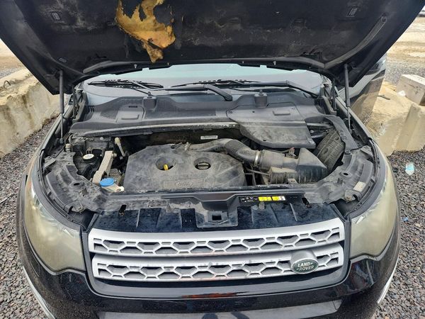 2016 LAND ROVER DISCOVERY HSE Lux — Engine bay