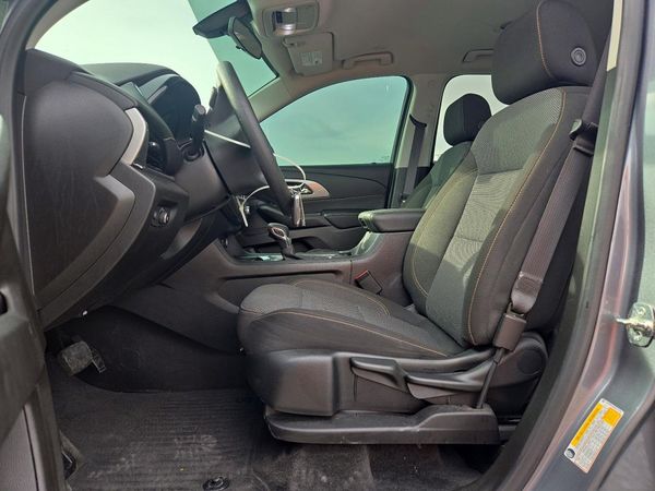 2021 CHEVROLET TRAVERSE LS — DENT