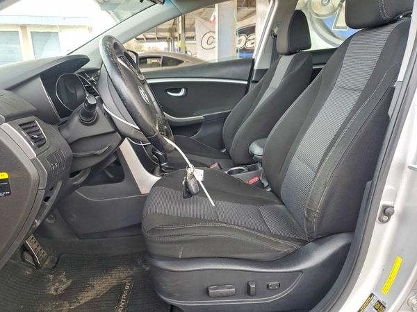 2016 HYUNDAI ELANTRA — DENT