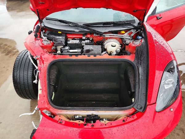 2022 PORSCHE CAYMAN S — Engine bay