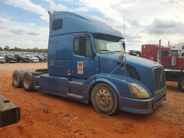 2012 VOLVO VN — Passenger 3/4