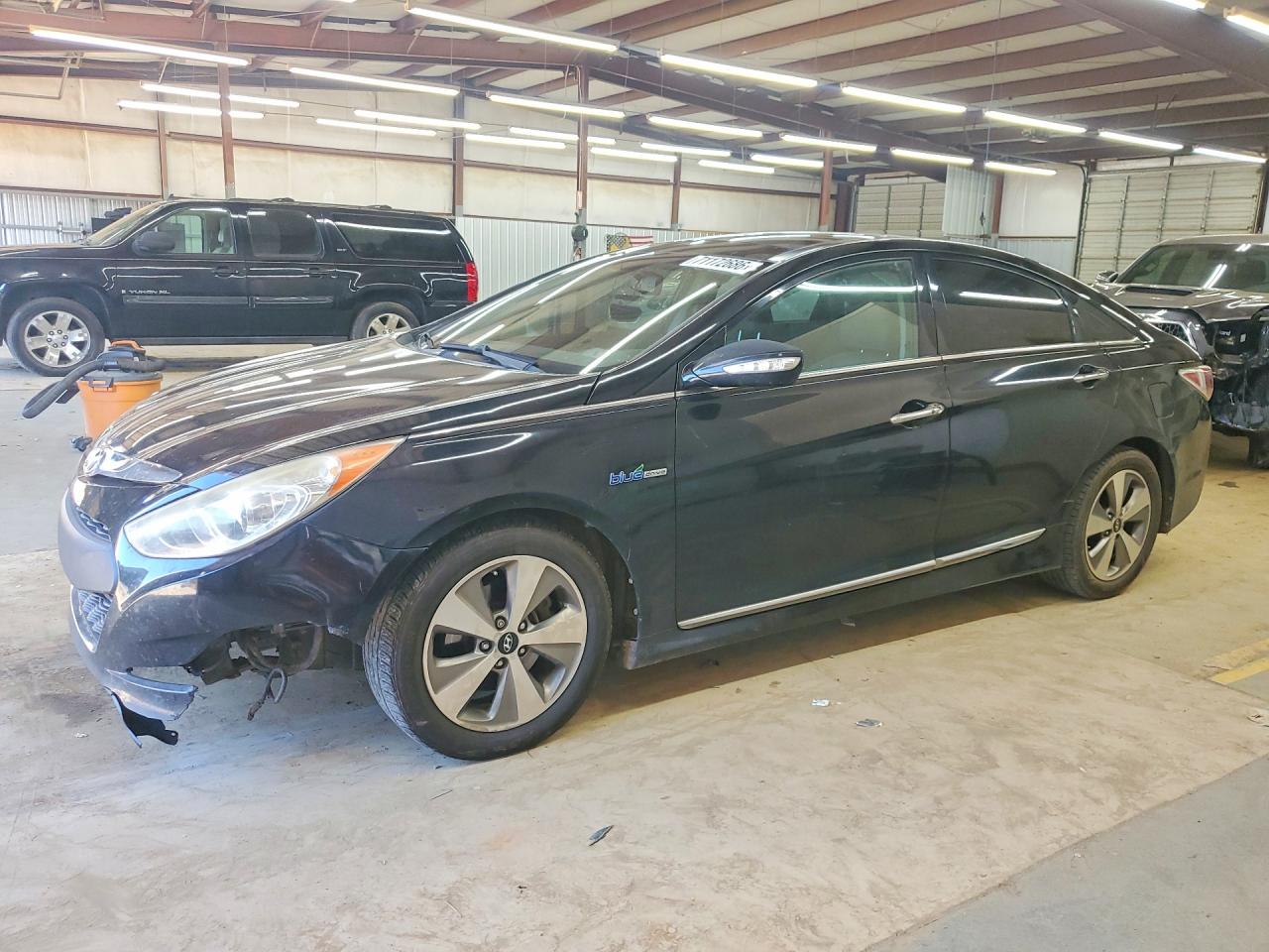 2012 HYUNDAI SONATA Middle level — Front 3/4
