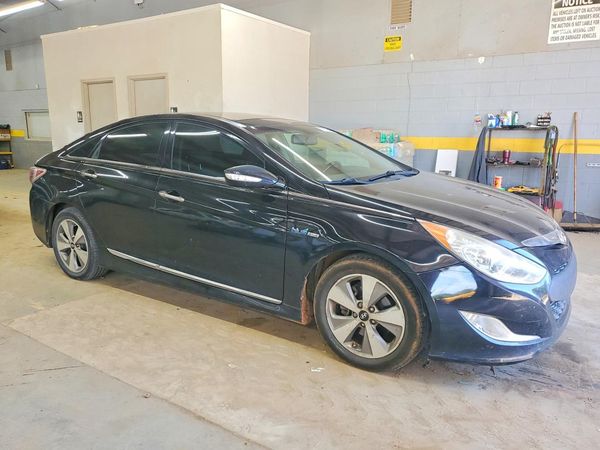 2012 HYUNDAI SONATA Middle level — Passenger 3/4