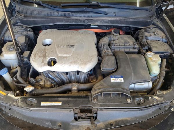 2012 HYUNDAI SONATA Middle level — Engine bay