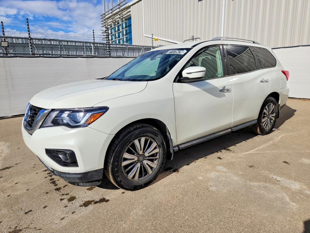 2020 NISSAN PATHFINDER SV — Front 3/4