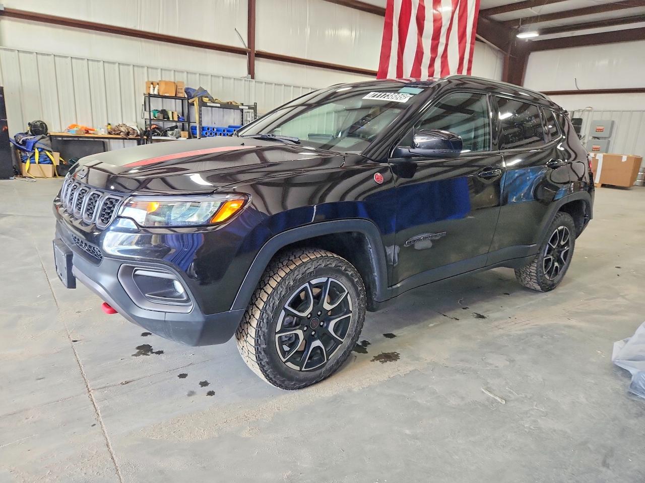 2025 JEEP COMPASS Trailhawk — Front 3/4