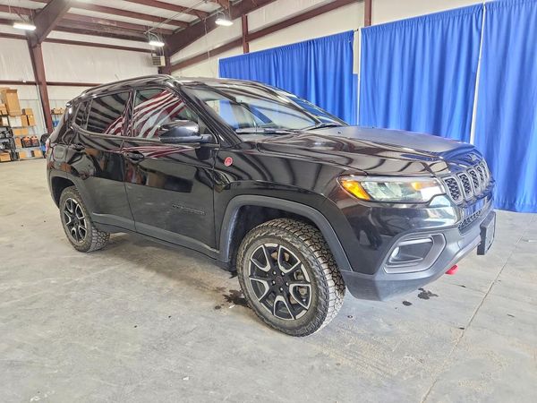 2025 JEEP COMPASS Trailhawk — Passenger 3/4