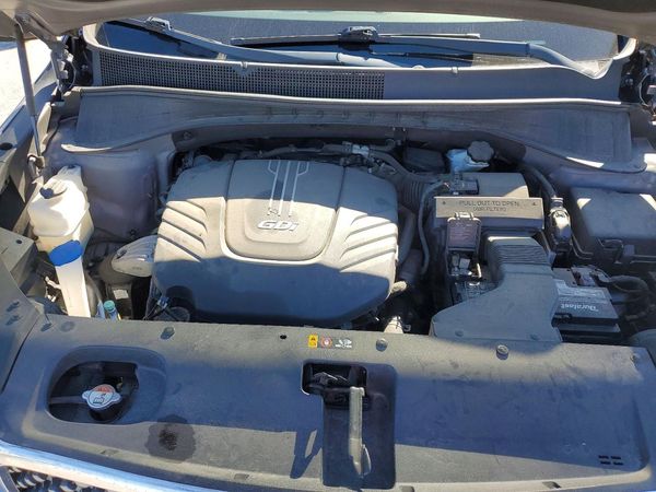 2018 KIA SORENTO SX, SXL — Engine bay