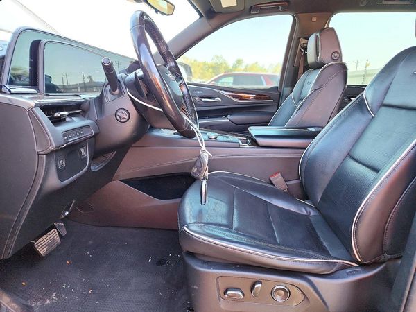2023 CADILLAC ESCALADE Premium Luxury — DENT