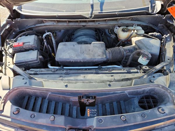 2023 CADILLAC ESCALADE Premium Luxury — Engine bay