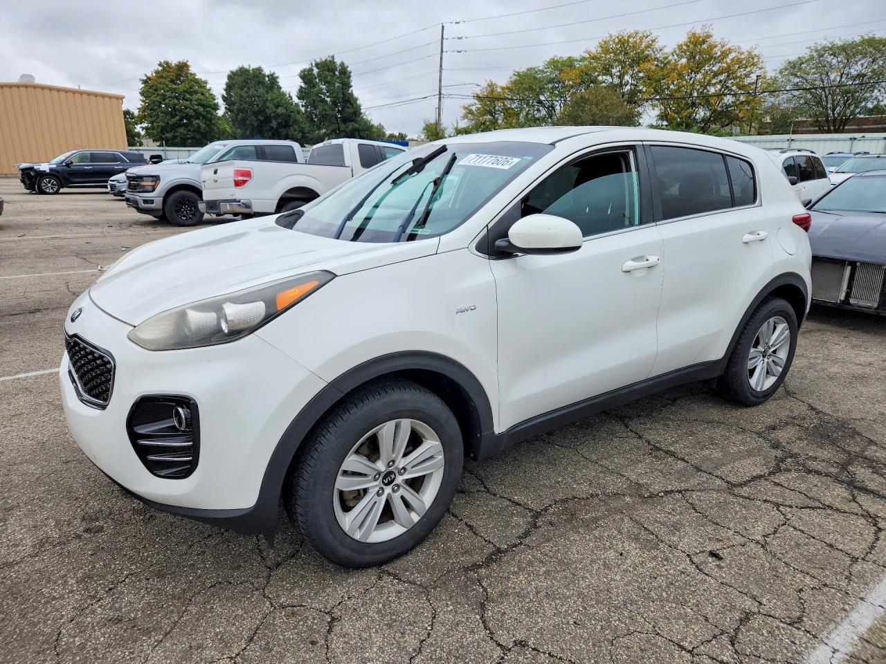 2017 KIA SPORTAGE LX — Front 3/4