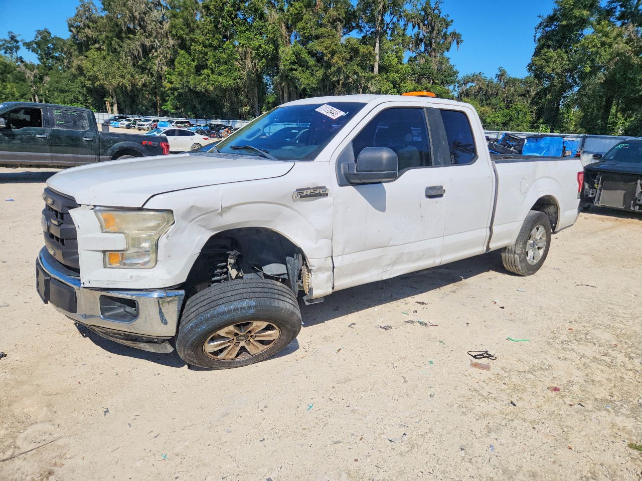 2017 FORD F150 SuperCab — Front 3/4