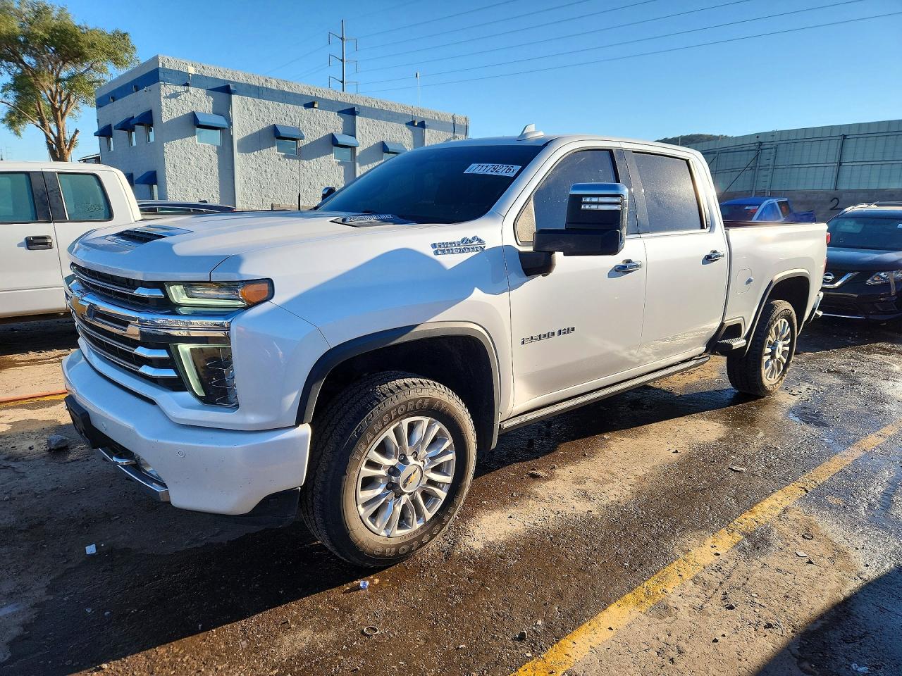 2022 CHEVROLET SILVERADO High Country — Front 3/4