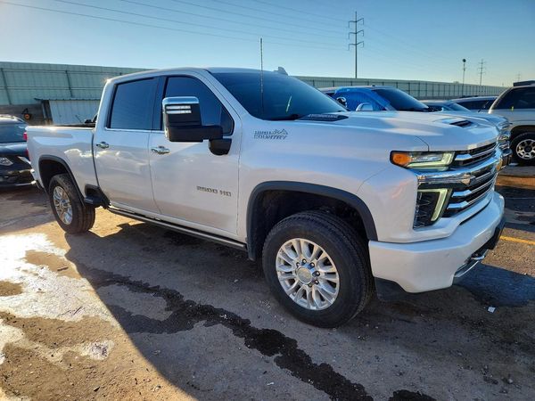 2022 CHEVROLET SILVERADO High Country — Passenger 3/4