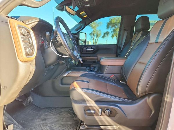 2022 CHEVROLET SILVERADO High Country — DENT
