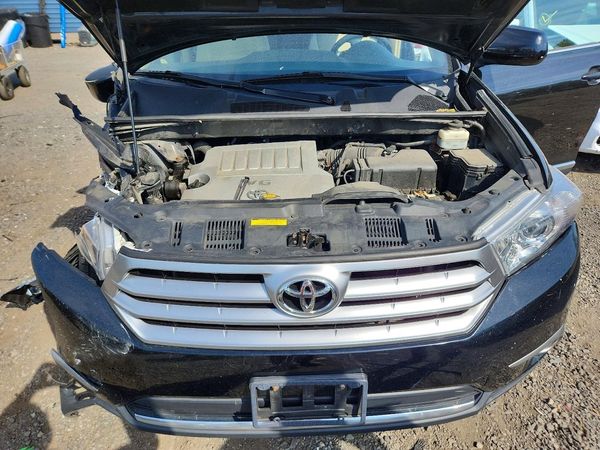 2012 TOYOTA HIGHLANDER Base/Hybrid — Engine bay
