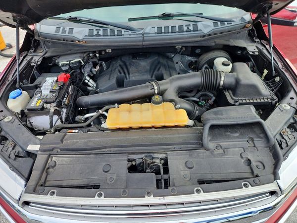 2018 FORD F150 — Engine bay