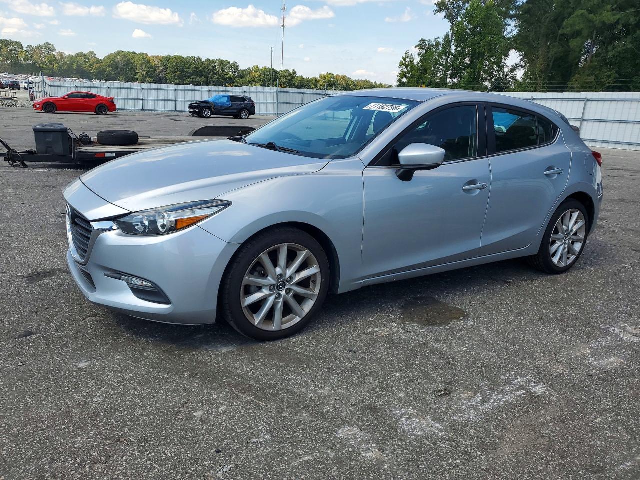 2017 MAZDA 3 Touring — Front 3/4
