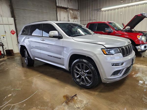 2018 JEEP GRAND CHEROKEE Overland — Passenger 3/4