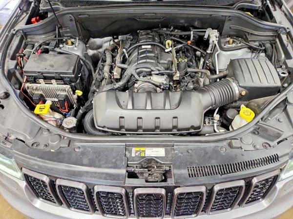 2018 JEEP GRAND CHEROKEE Overland — Engine bay