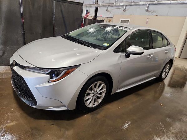 2022 TOYOTA COROLLA LE, w/Premium pkg2 — Front 3/4