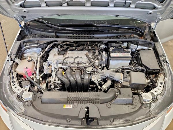 2022 TOYOTA COROLLA LE, w/Premium pkg2 — Engine bay