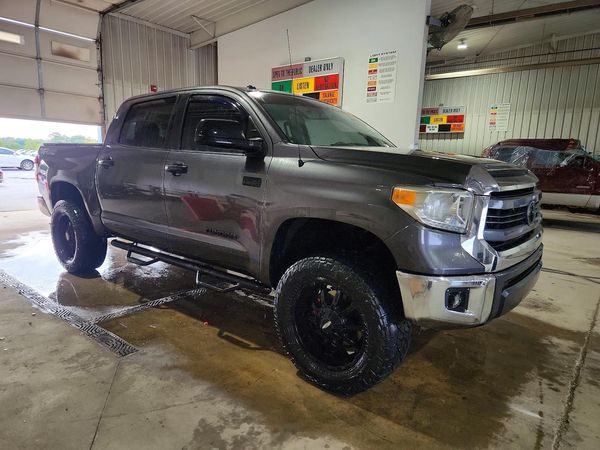 2014 TOYOTA TUNDRA SR5 — Passenger 3/4