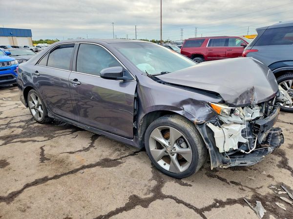2014 TOYOTA CAMRY — Passenger 3/4