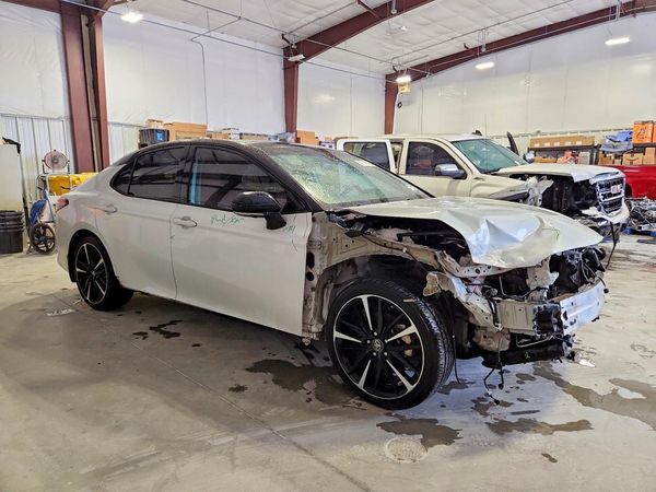 2019 TOYOTA CAMRY XLE/XSE — Passenger 3/4