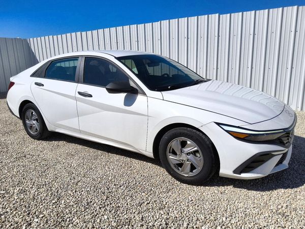 2025 HYUNDAI ELANTRA SE — Passenger 3/4