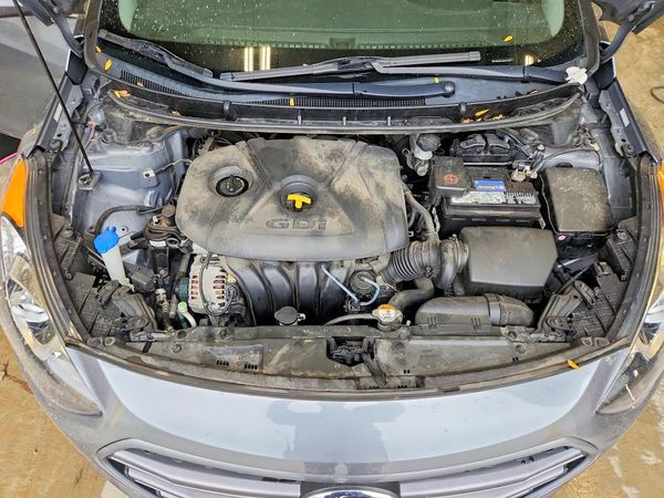 2016 HYUNDAI ELANTRA — Engine bay