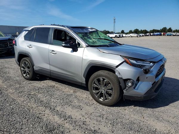 2025 TOYOTA RAV4 XLE Premium — Passenger 3/4