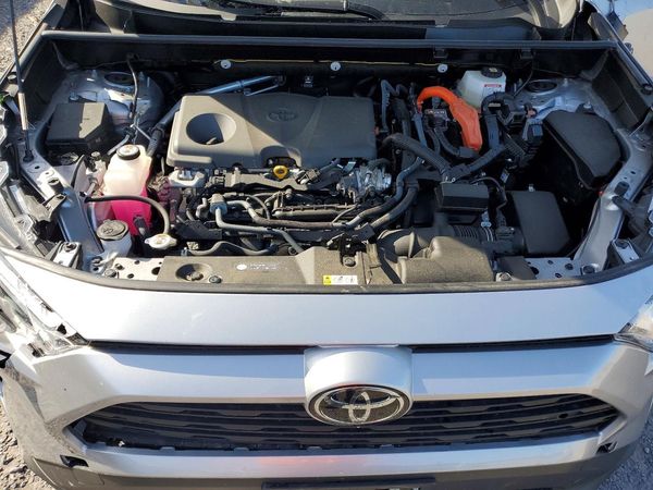 2025 TOYOTA RAV4 XLE Premium — Engine bay