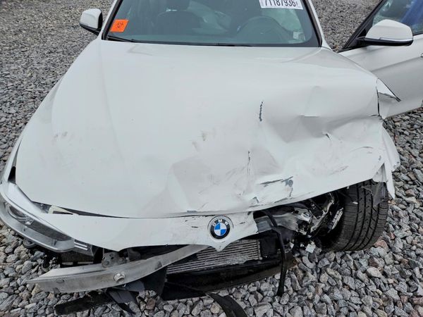 2015 BMW 3 SERIES xDrive — Engine bay