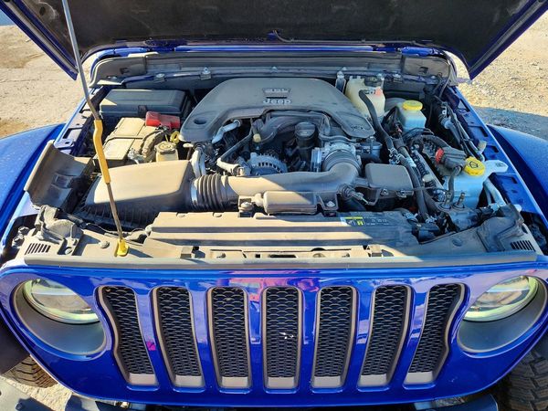 2018 JEEP WRANGLER UNLIMITED Unlimited Rubicon — Engine bay