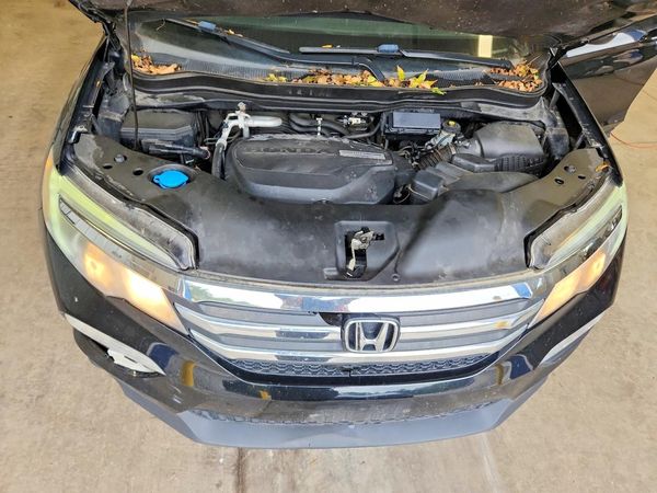 2016 HONDA PILOT EXL-R — Engine bay