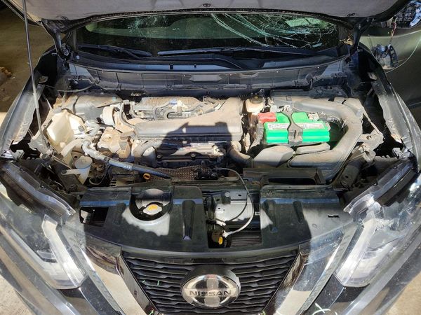 2019 NISSAN ROGUE — Engine bay