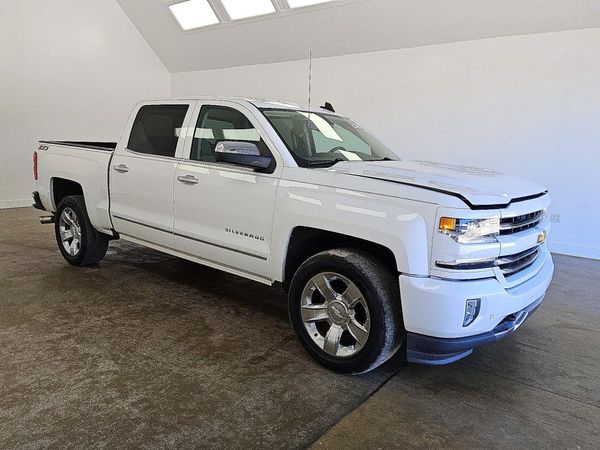 2017 CHEVROLET SILVERADO LTZ — Passenger 3/4