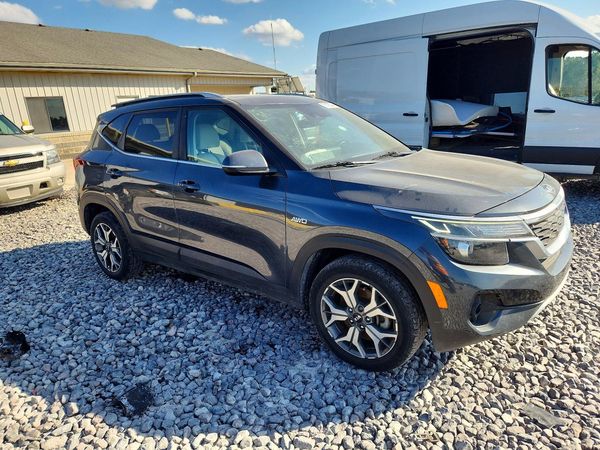 2021 KIA SELTOS EX — Passenger 3/4