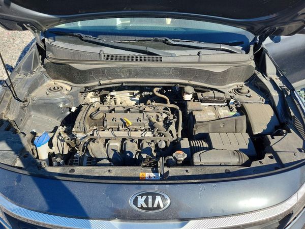 2021 KIA SELTOS EX — Engine bay