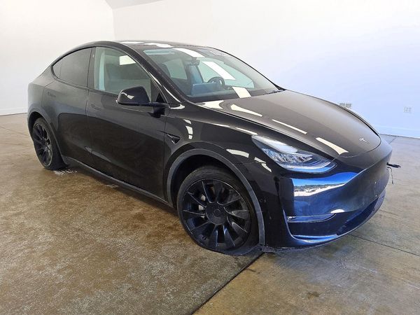 2022 TESLA MODEL Y — Passenger 3/4