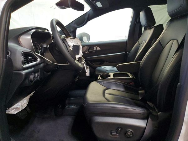 2026 CHRYSLER PACIFICA Select — DENT