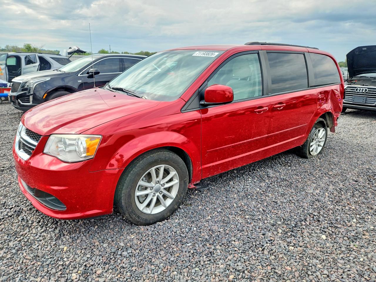 2013 DODGE GRAND CARAVAN SXT — Front 3/4