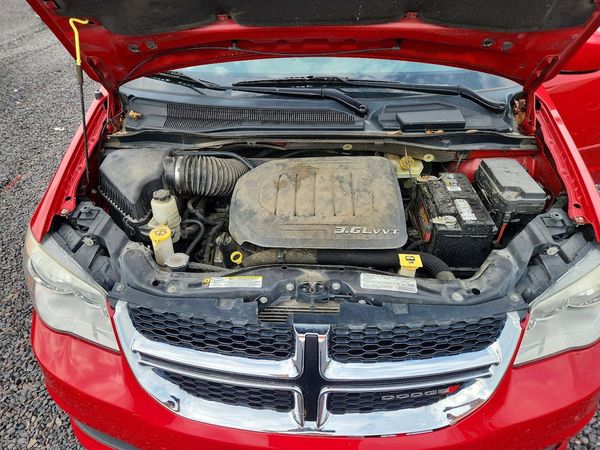 2013 DODGE GRAND CARAVAN SXT — Engine bay