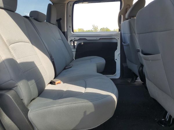 2013 RAM 1500 ST CREW CAB 4X4