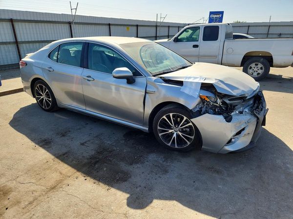 2018 TOYOTA CAMRY SOLA SE/XLE Hybrid — Passenger 3/4